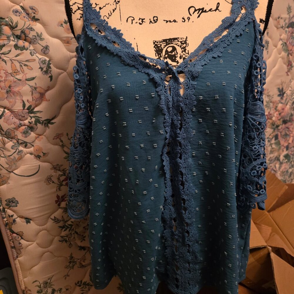 Shein Curvy Lace Cold Shoulder blouse size 1XL
